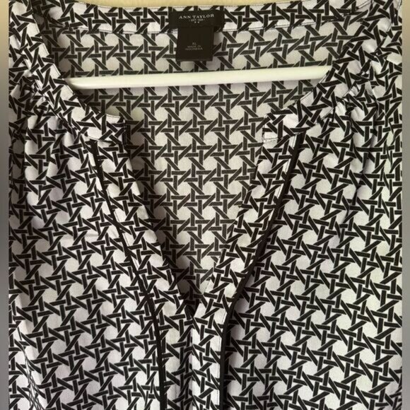 Ann Taylor Rattan Print Blouse XL Split NeckSleeveless Contrast Trim - Picture 3 of 6